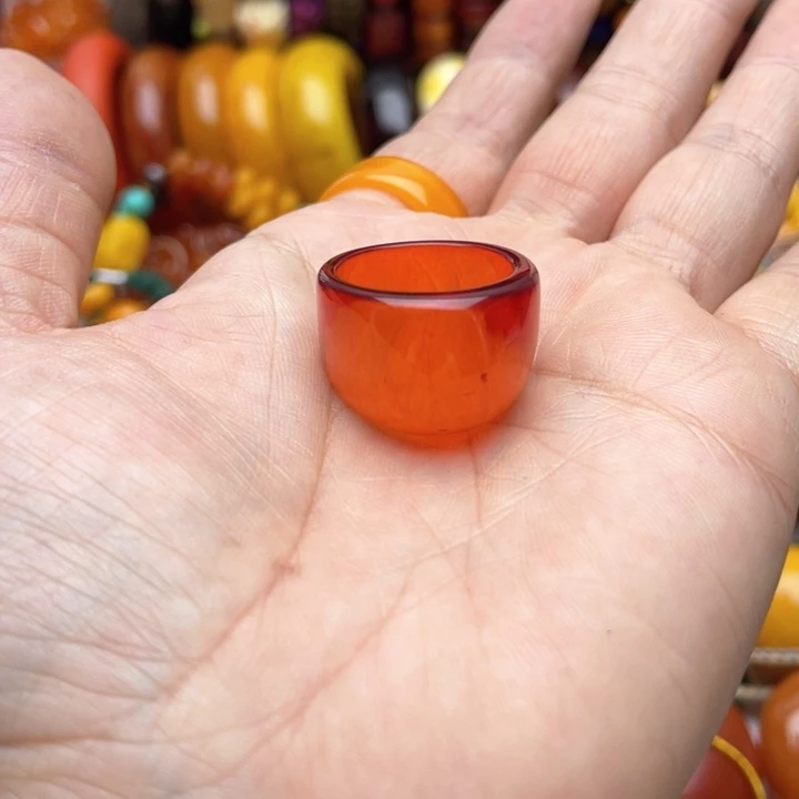 树脂制品77号红色指环