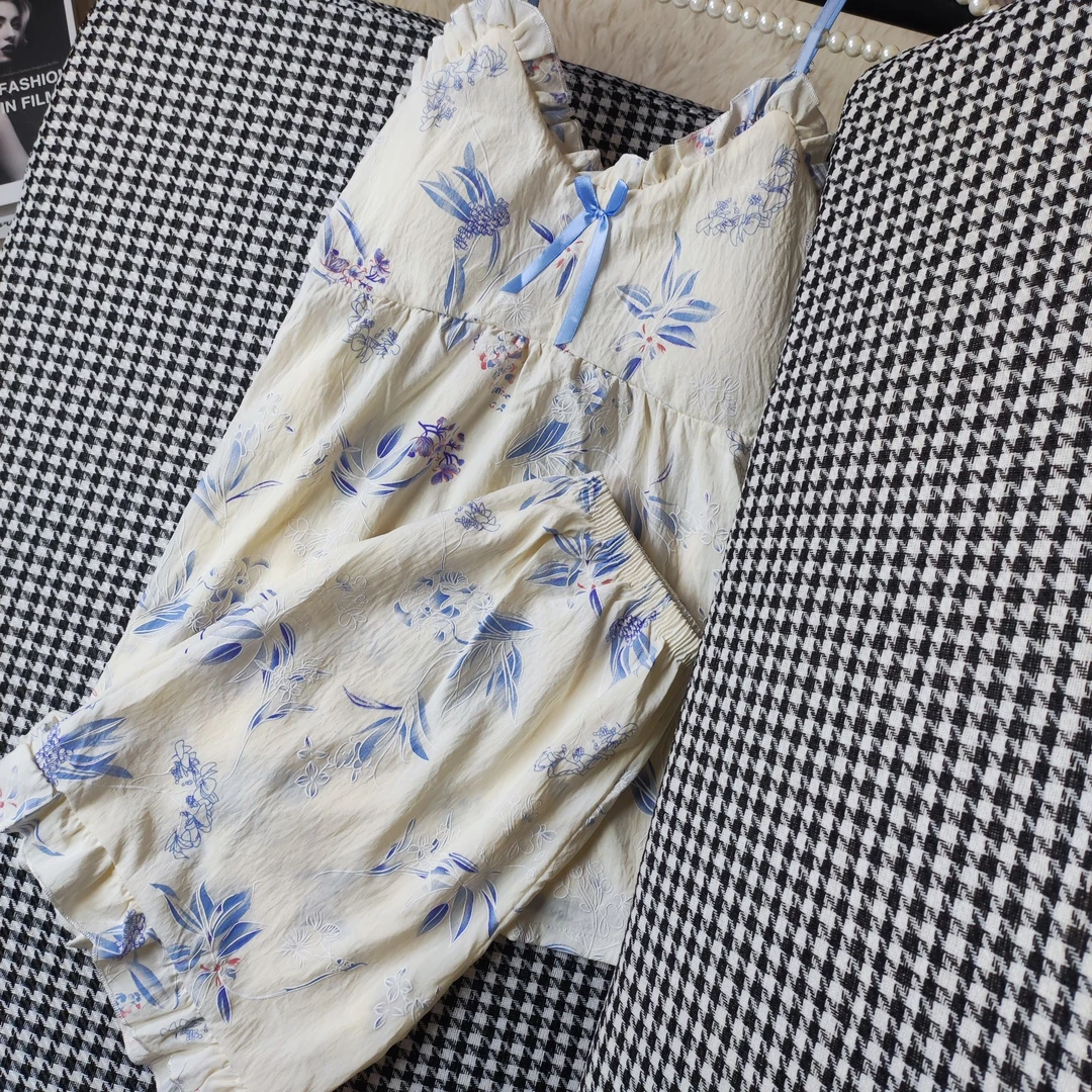 蓝色彼岸花带胸垫云朵棉吊带睡衣女2025夏季短裤两件套家居服外穿