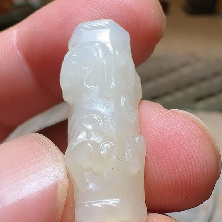 玉***阁和田玉（糖玉）未镶嵌颈饰