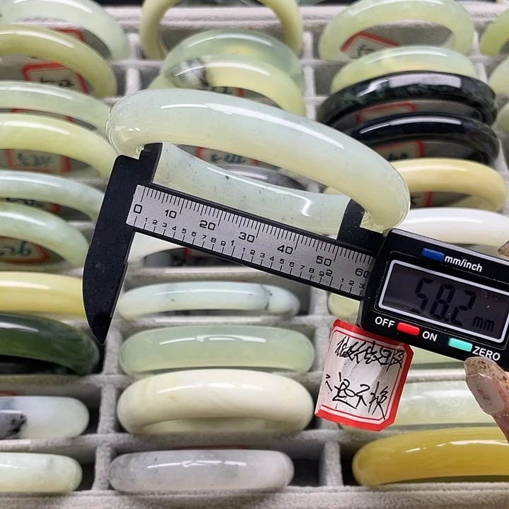 蛇纹石玉未镶嵌手镯558