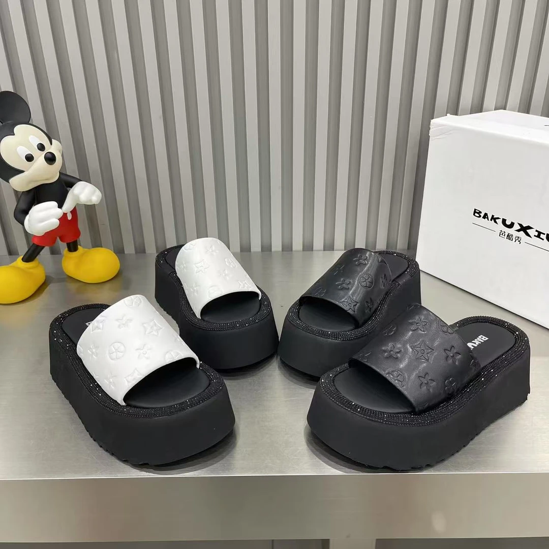 时尚百搭小个子增高厚底凉拖鞋女外穿2025新款夏季简约气质沙滩鞋