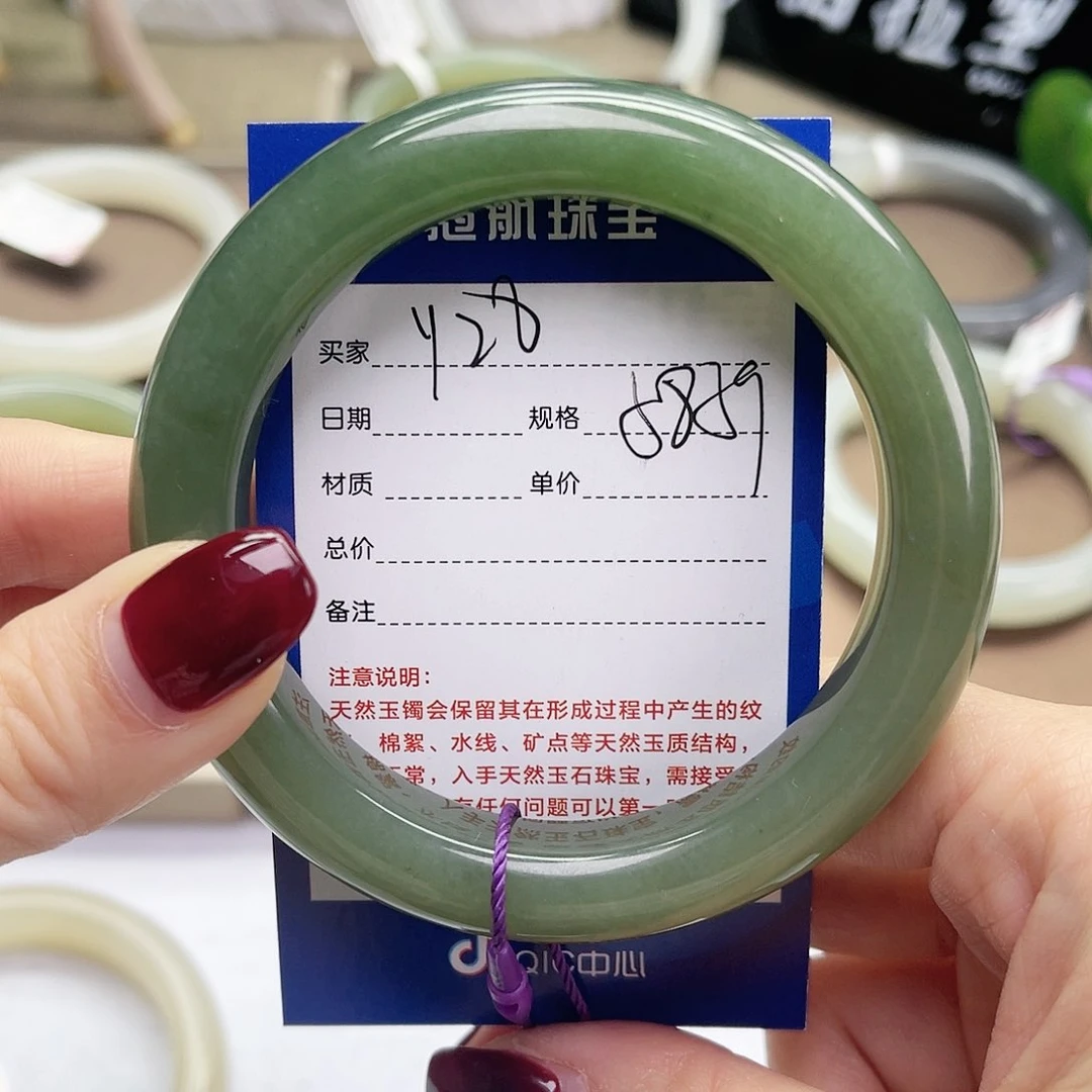 和田玉手镯未镶嵌小*子