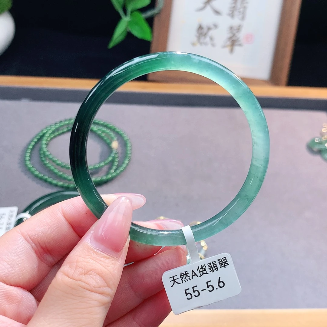 未镶嵌手镯（圆镯）翡翠