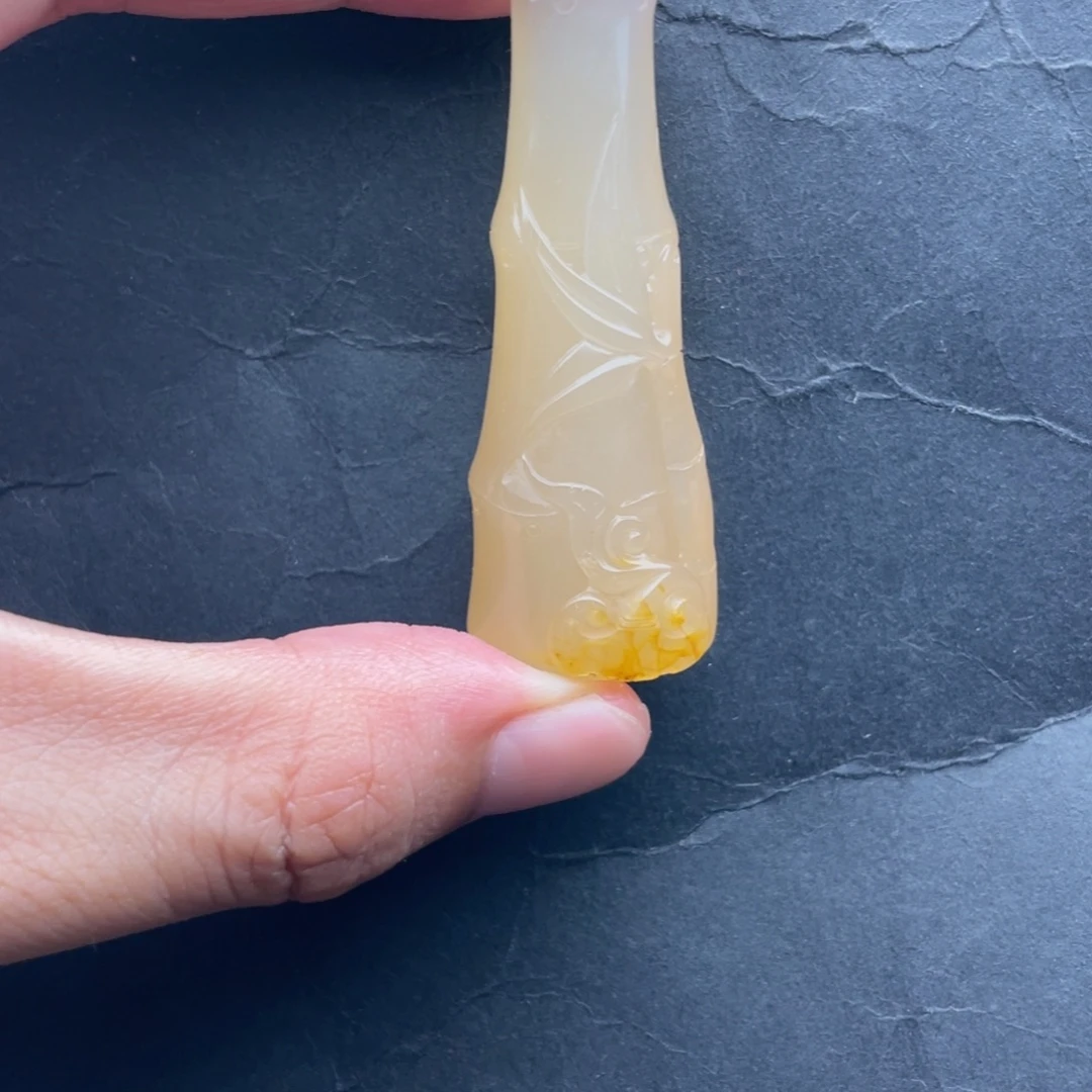 鹿***少石英质玉未镶嵌黄蜡石挂件