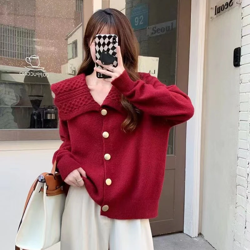 女装微胖秋季胖妹妹红色百搭娃娃领开衫气质针织毛衣外套上衣