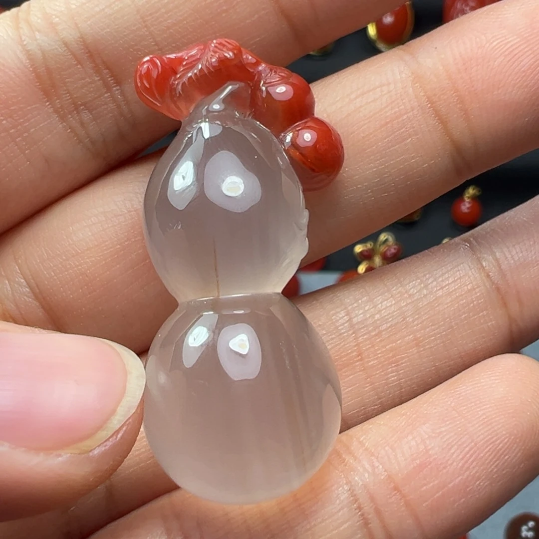 南红玛瑙吊坠未镶嵌