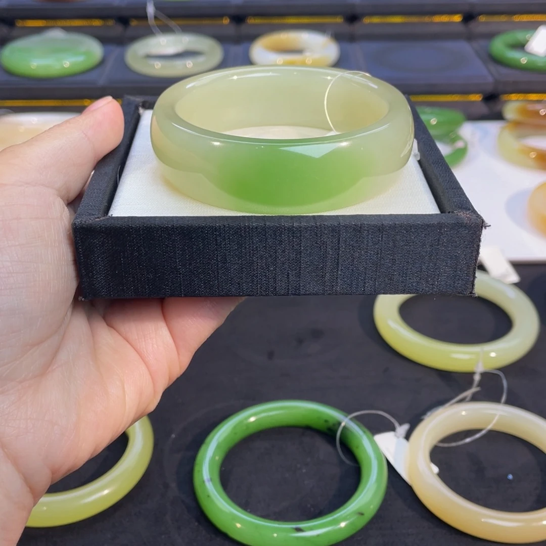 未镶嵌手镯和田玉翠青手镯58