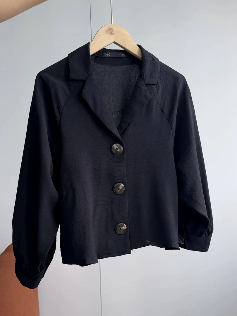 简约黑色三粒扣插肩袖垂感软糯V领休闲短外套女外穿休闲上衣