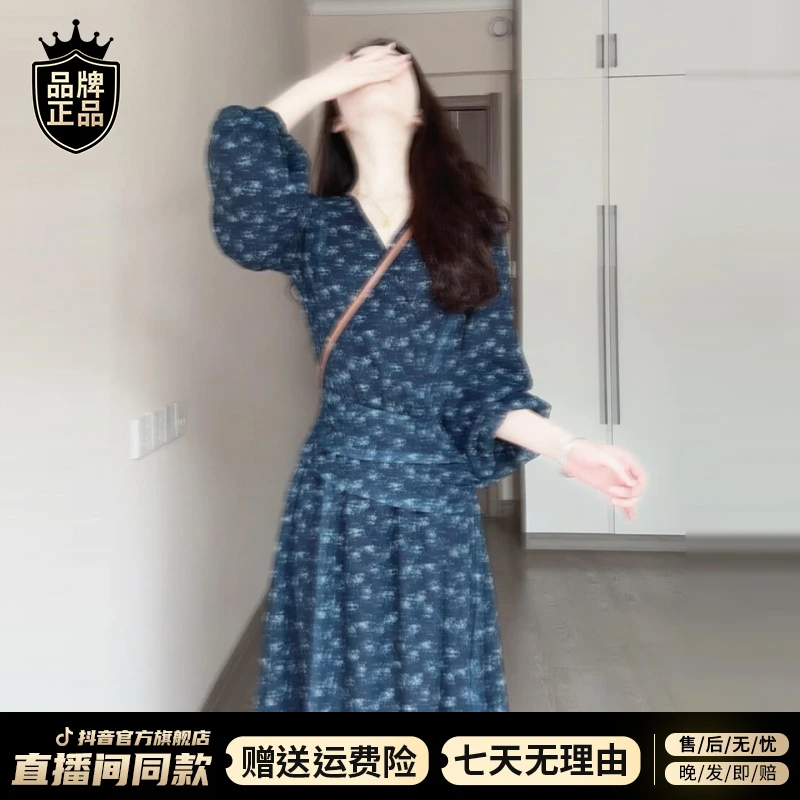 小个子法式蓝色v领碎花连衣裙子女装早秋2025新款洋气高级感长裙