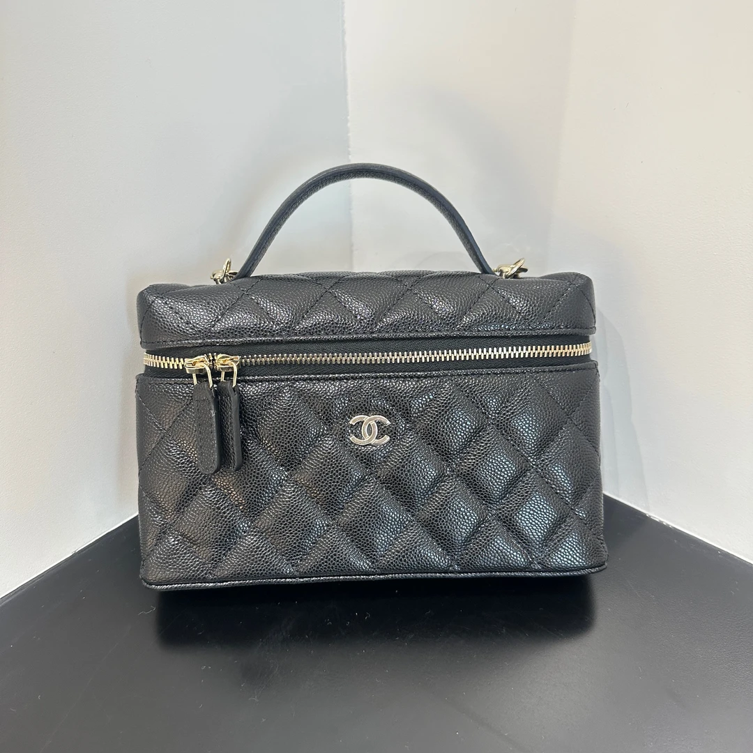 未使用 Chanel/香奈儿 【25 年 7 月】黑金牛皮双C手柄LP链条斜挎包