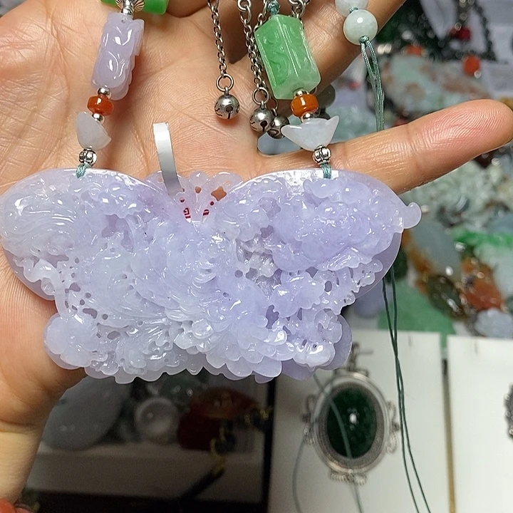 翡翠未镶嵌吊坠(赠链)