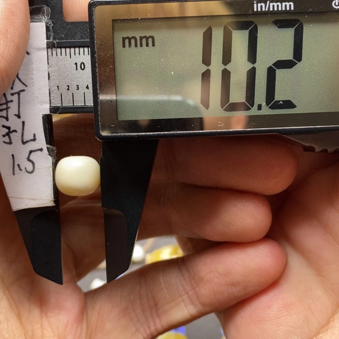 蜜蜡裸石未镶嵌满蜡瓷白