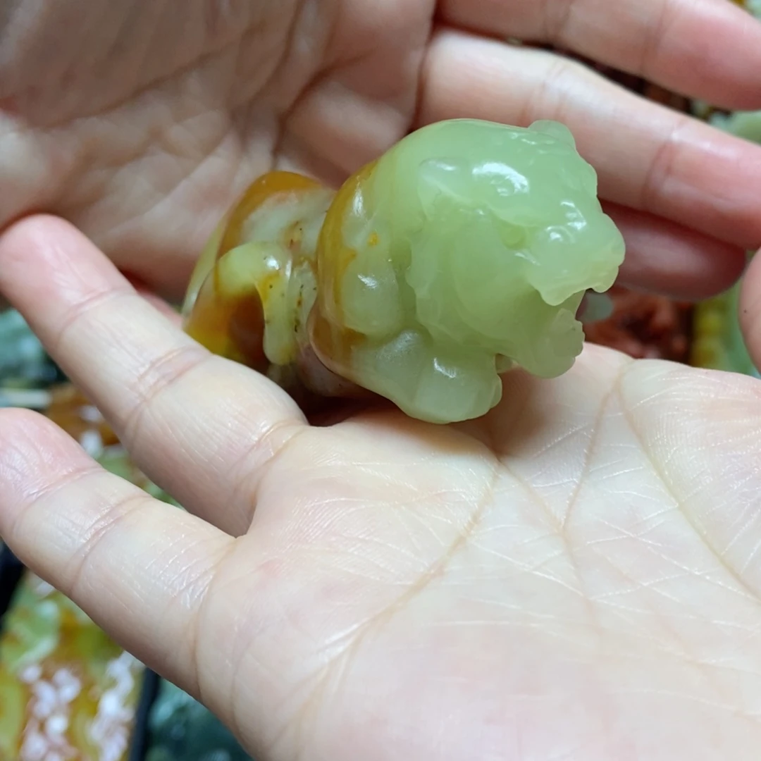 蛇纹石玉手把件未镶嵌