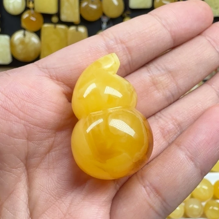 蜜蜡未镶嵌珠宝奇石