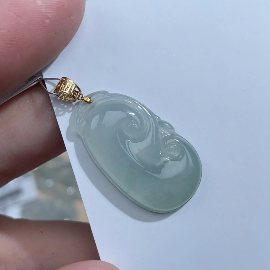 翡翠18K金镶嵌颈饰