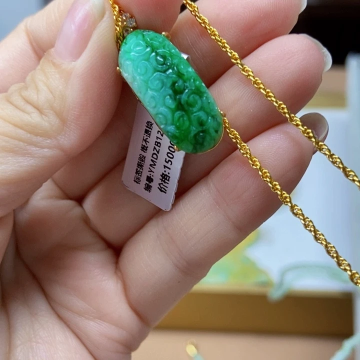 翡翠未镶嵌颈饰吊坠