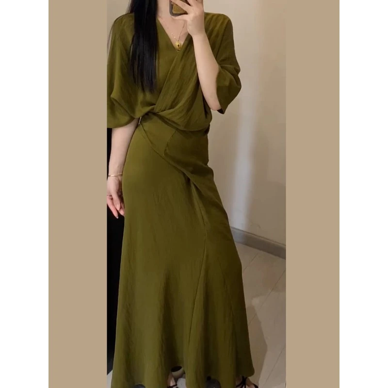 法式高级感绿色V领短袖连衣裙子女2025夏秋新款独特漂亮气质长裙