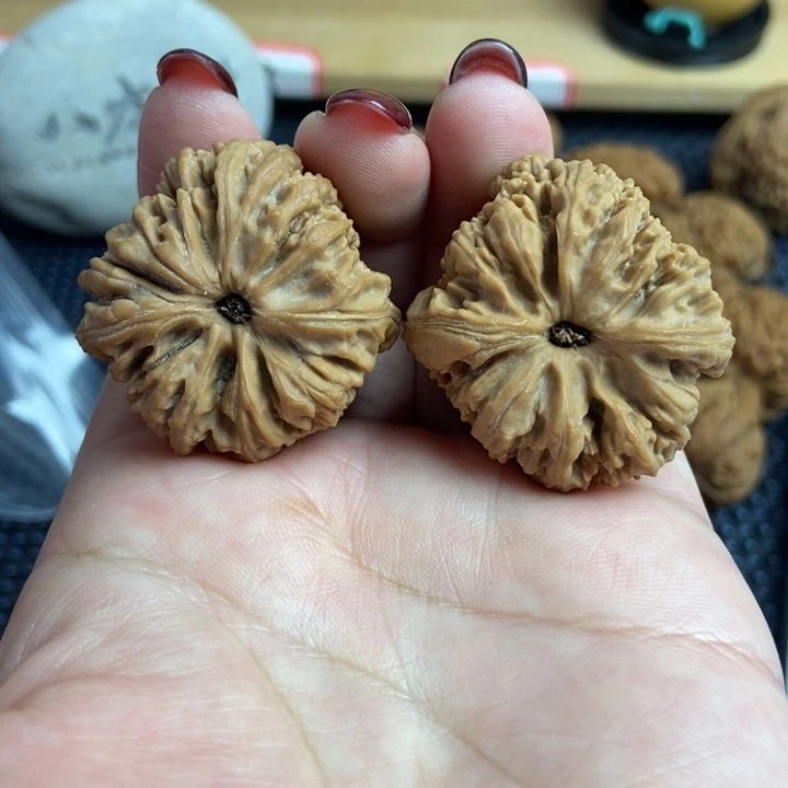 猴头核桃吊坠欠****赖34拉丝三角