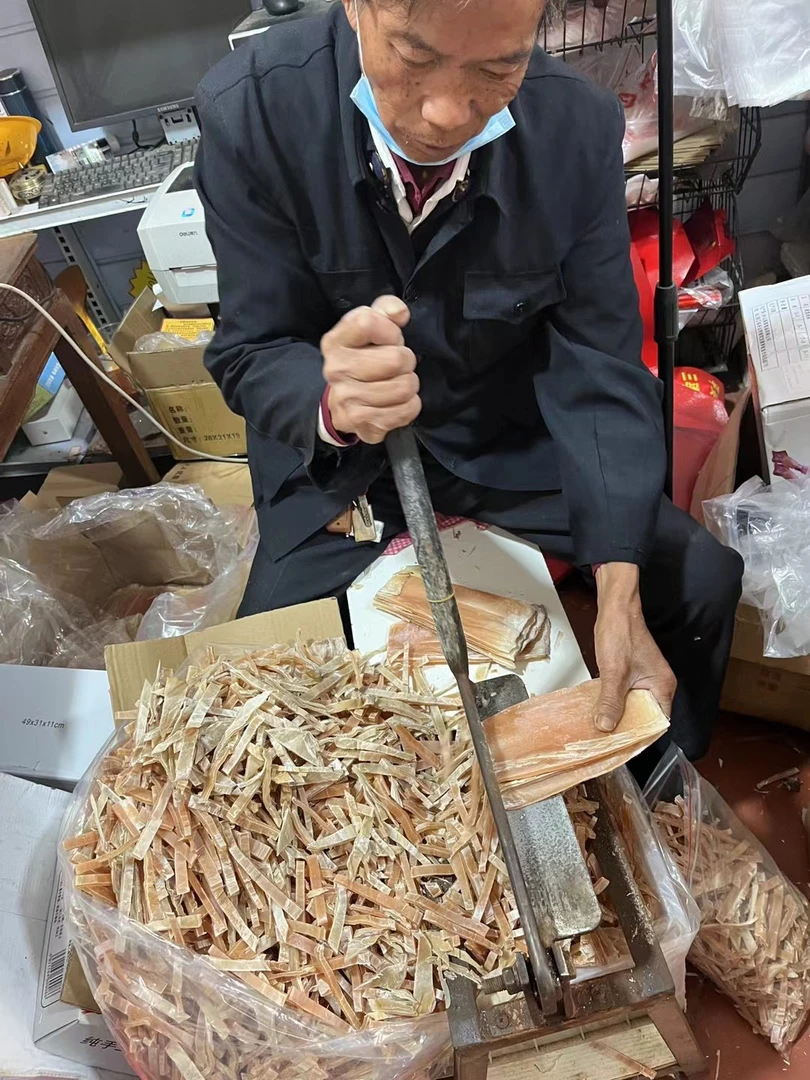 新货无头鱿鱼(切片)咸水整只完整鱿鱼(3只一斤左右)