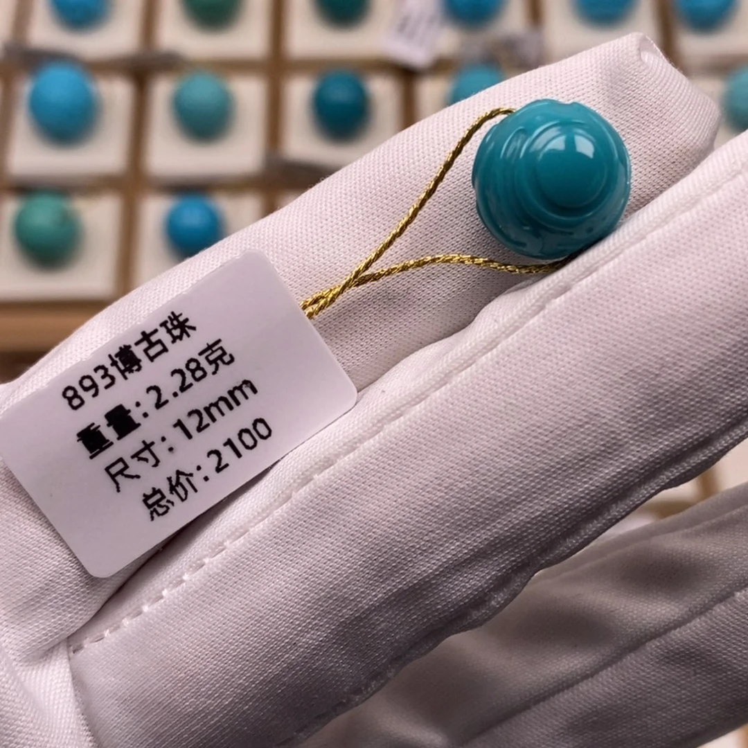 老***孩绿松石未镶嵌珠宝奇石