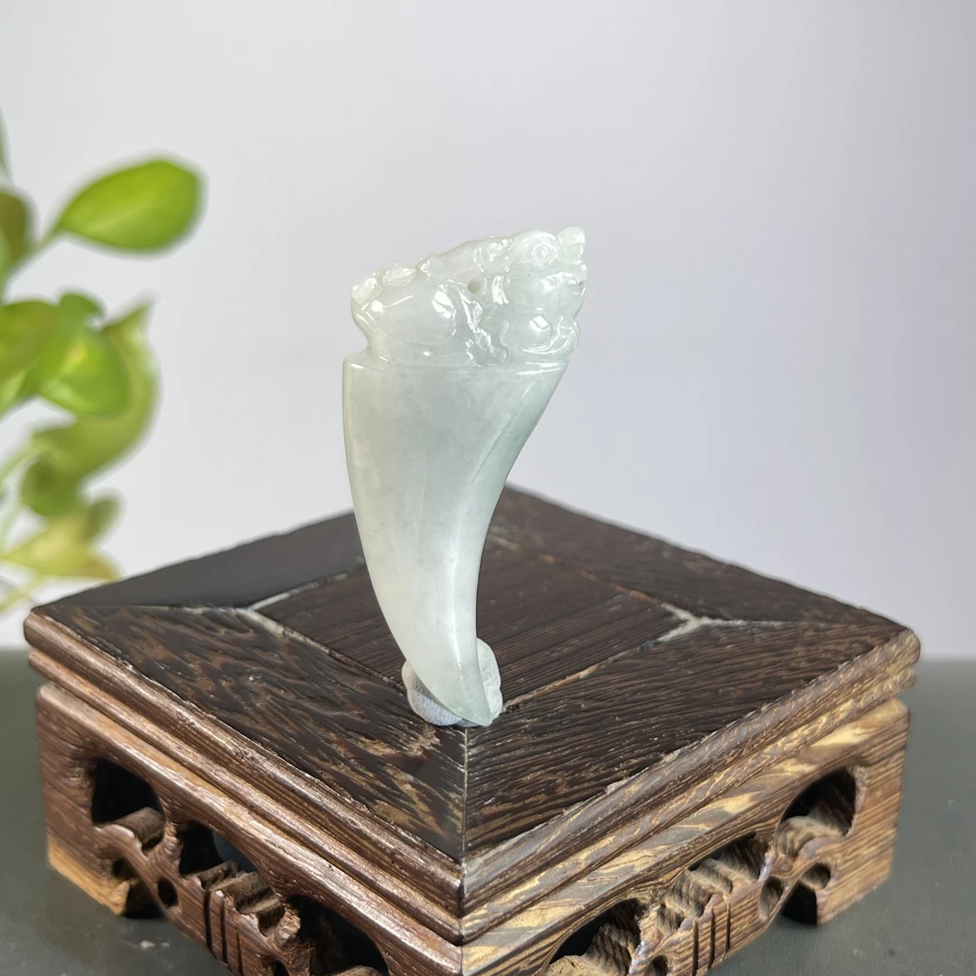 JCA08-21  天然缅甸A货翡翠  龙牙