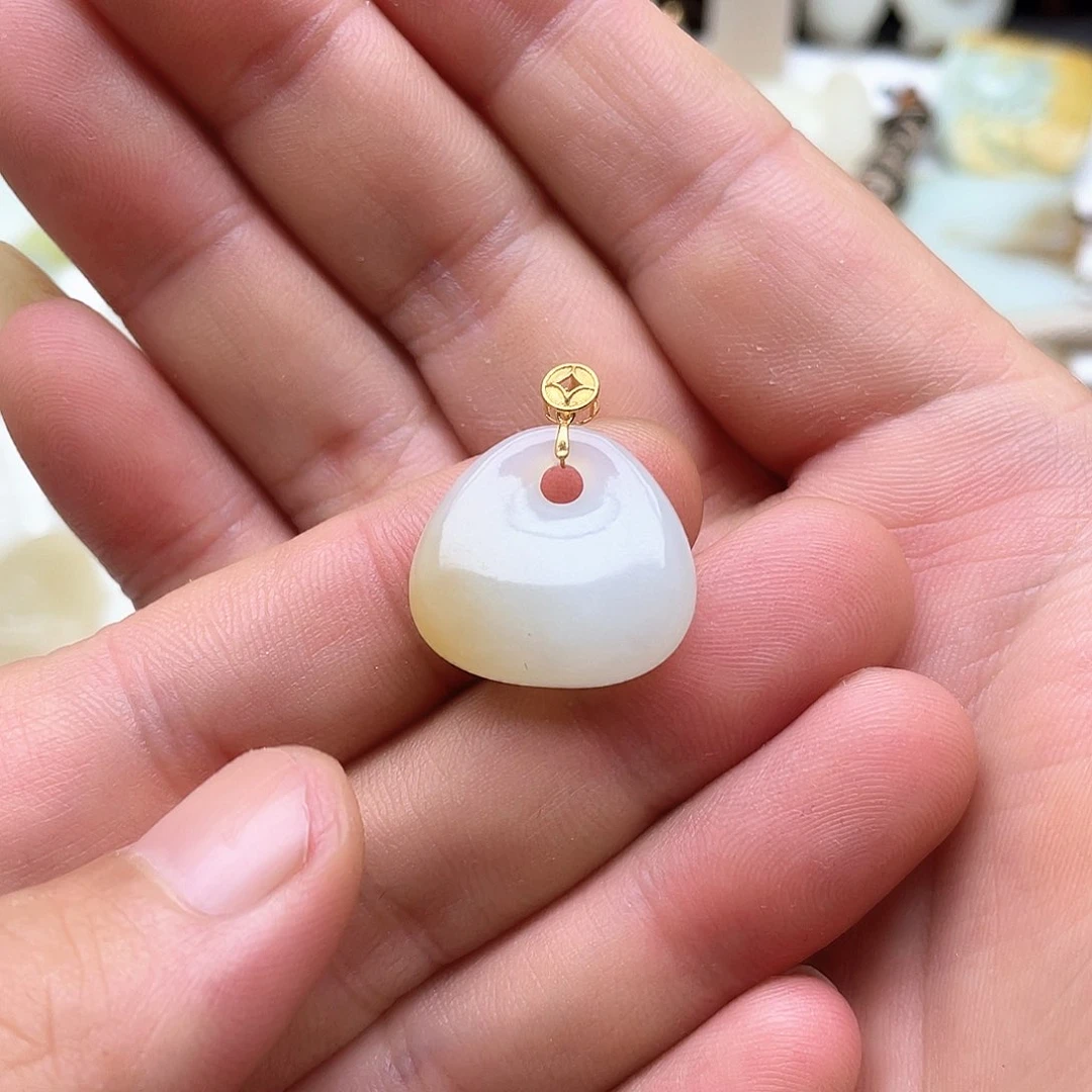 不***猫和田玉18K金镶嵌吊坠(不含链)