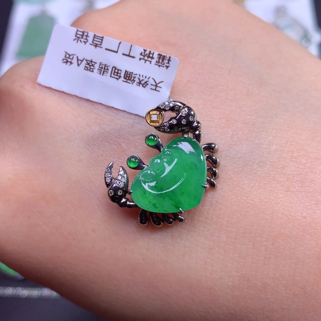 翡翠颈饰18K金镶嵌八方来财螃蟹吊坠