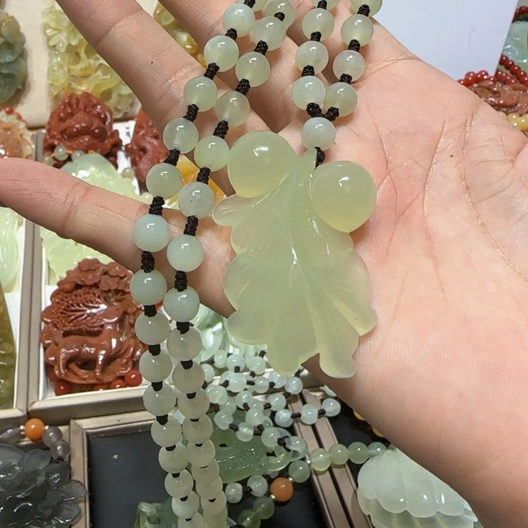 未镶嵌蛇纹石玉吊坠