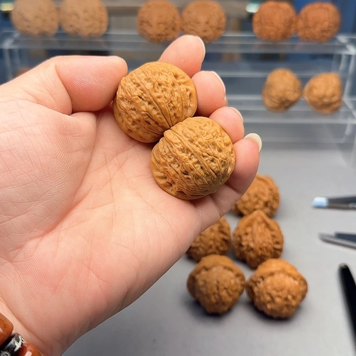 小***全核桃铁锤妹妹文玩核桃