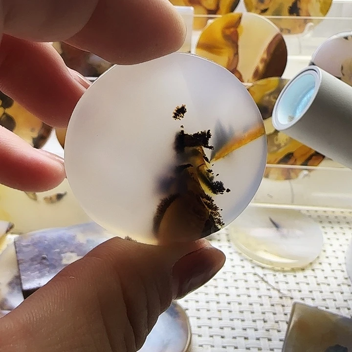强***陈玛瑙/玉髓未镶嵌珠宝奇石