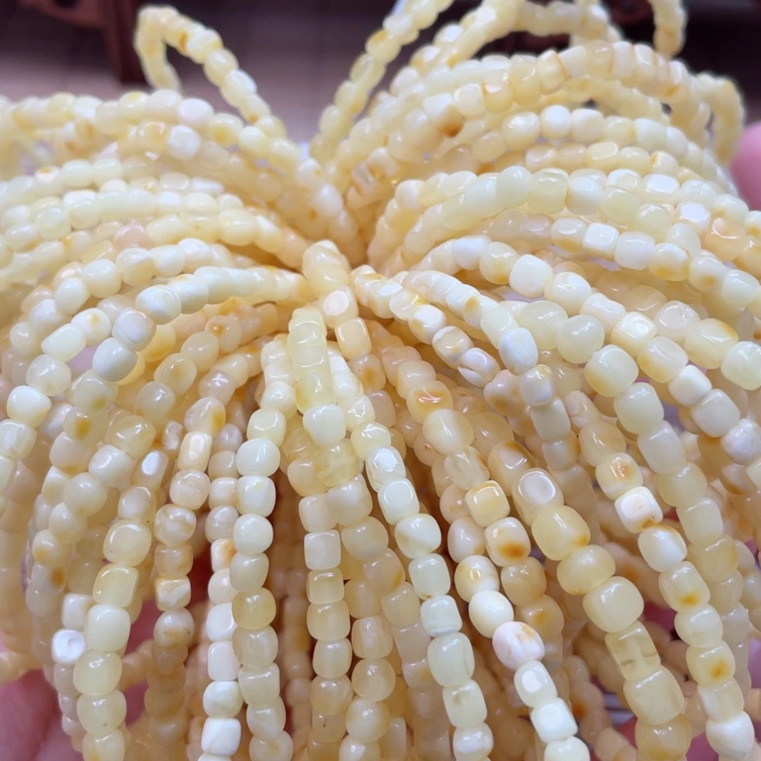 蜜蜡未镶嵌裸石多样性发其中一个