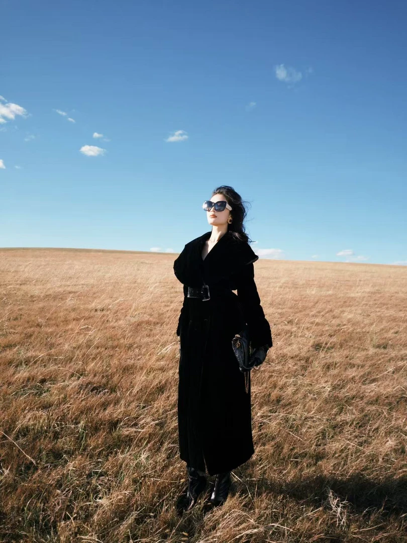 金南一立体剪裁大V领设计收紧腰带白鹅绒丝绒羽绒服0202411157