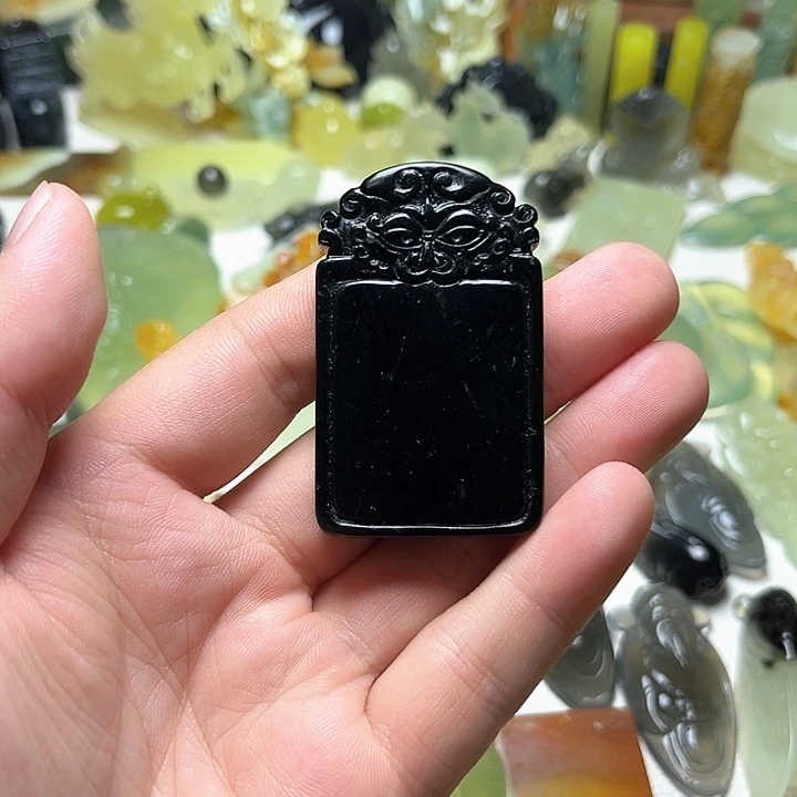 未镶嵌蛇纹石玉颈饰