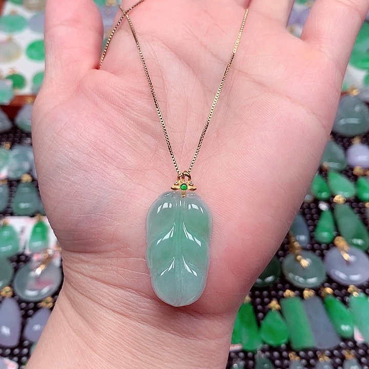 翡翠18K金镶嵌颈饰