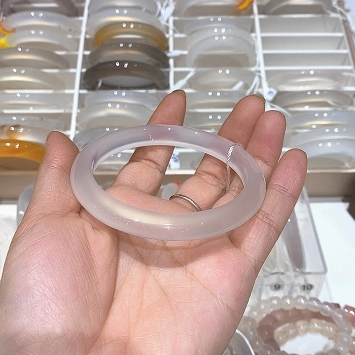 L***g玛瑙/玉髓手镯未镶嵌