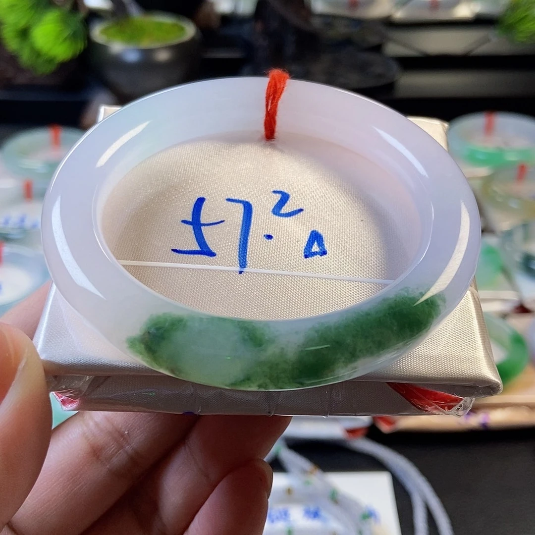 翡翠未镶嵌手镯38飘花半山水