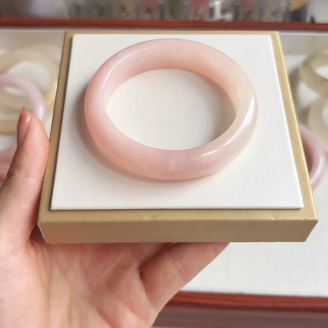 百***发石英质玉未镶嵌手镯