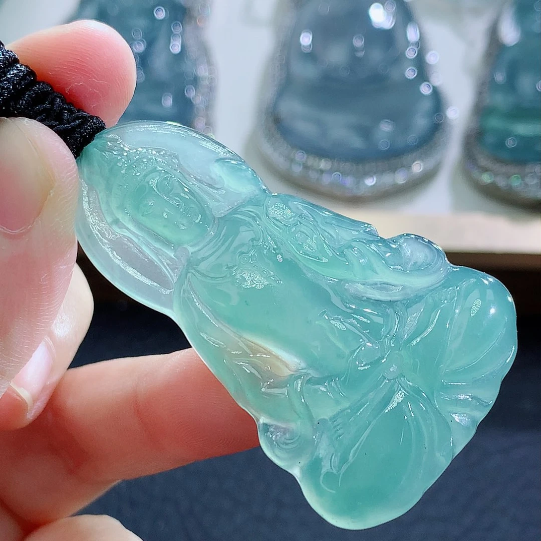 翡翠挂件未镶嵌翡翠