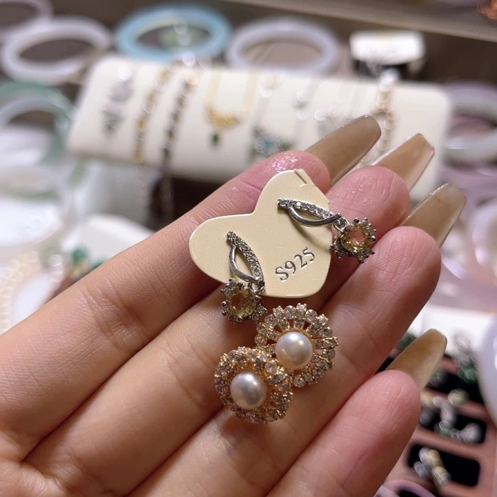 ****萄石英质玉银S925镶嵌耳钉