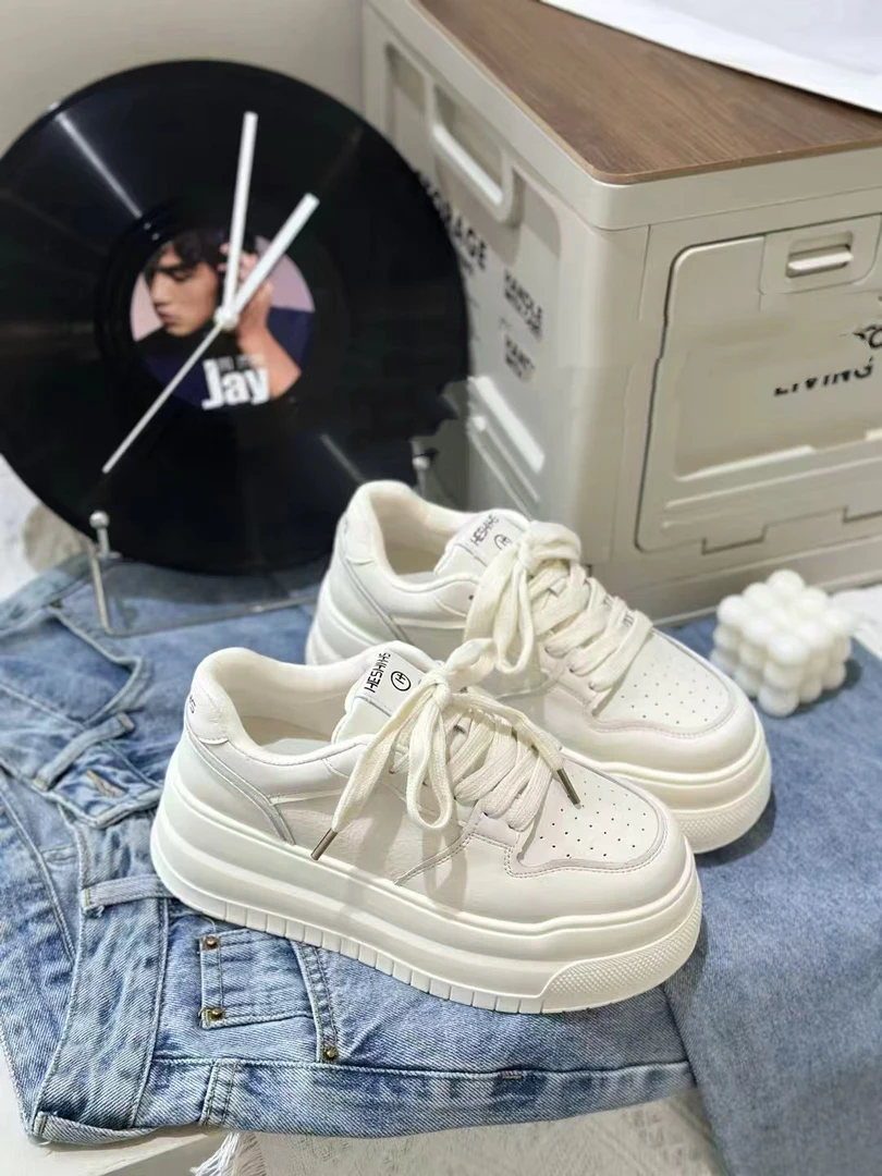 气质小众设计感洋气小白鞋板鞋女2025春季新款系带板鞋995
