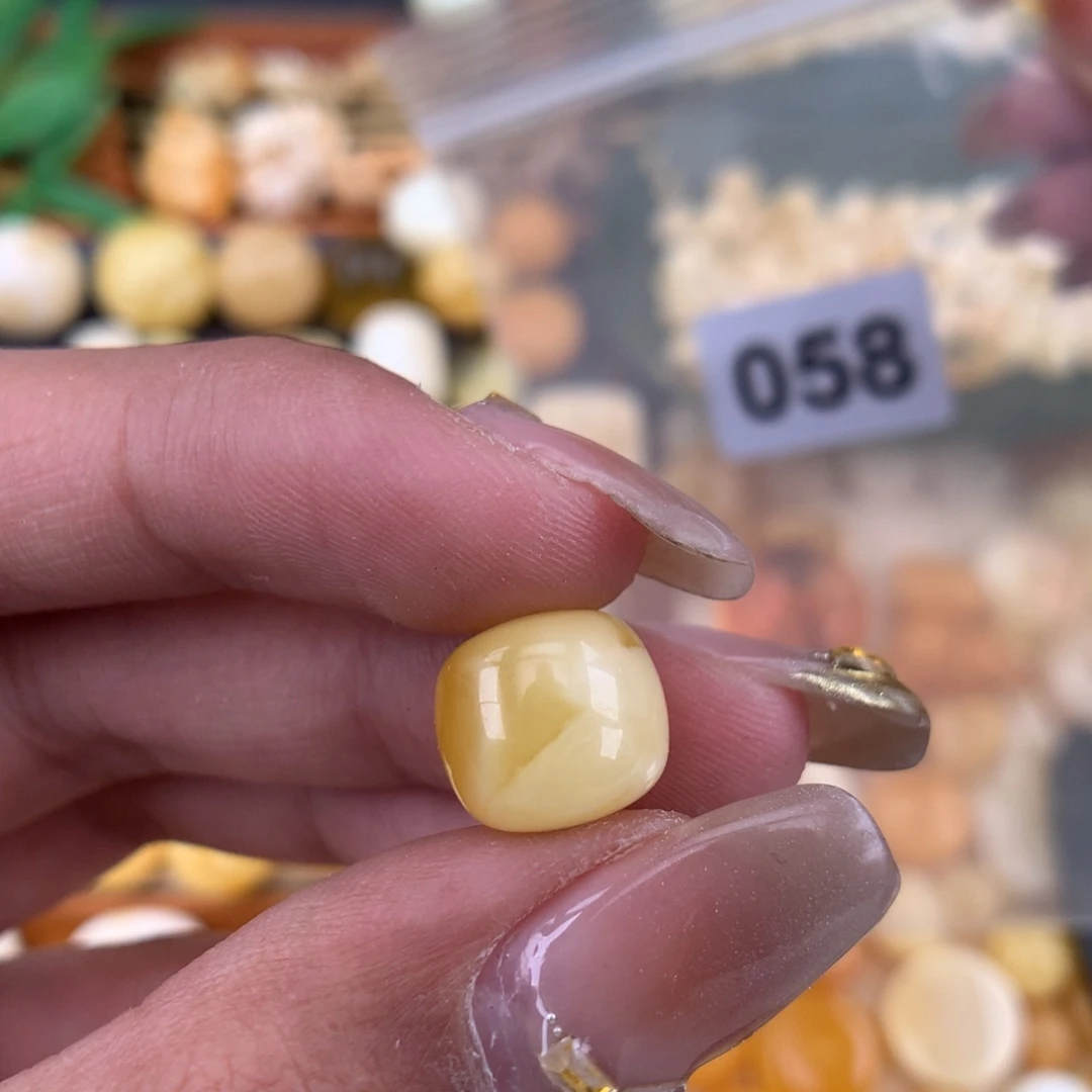 琥珀珠宝奇石未镶嵌11.2