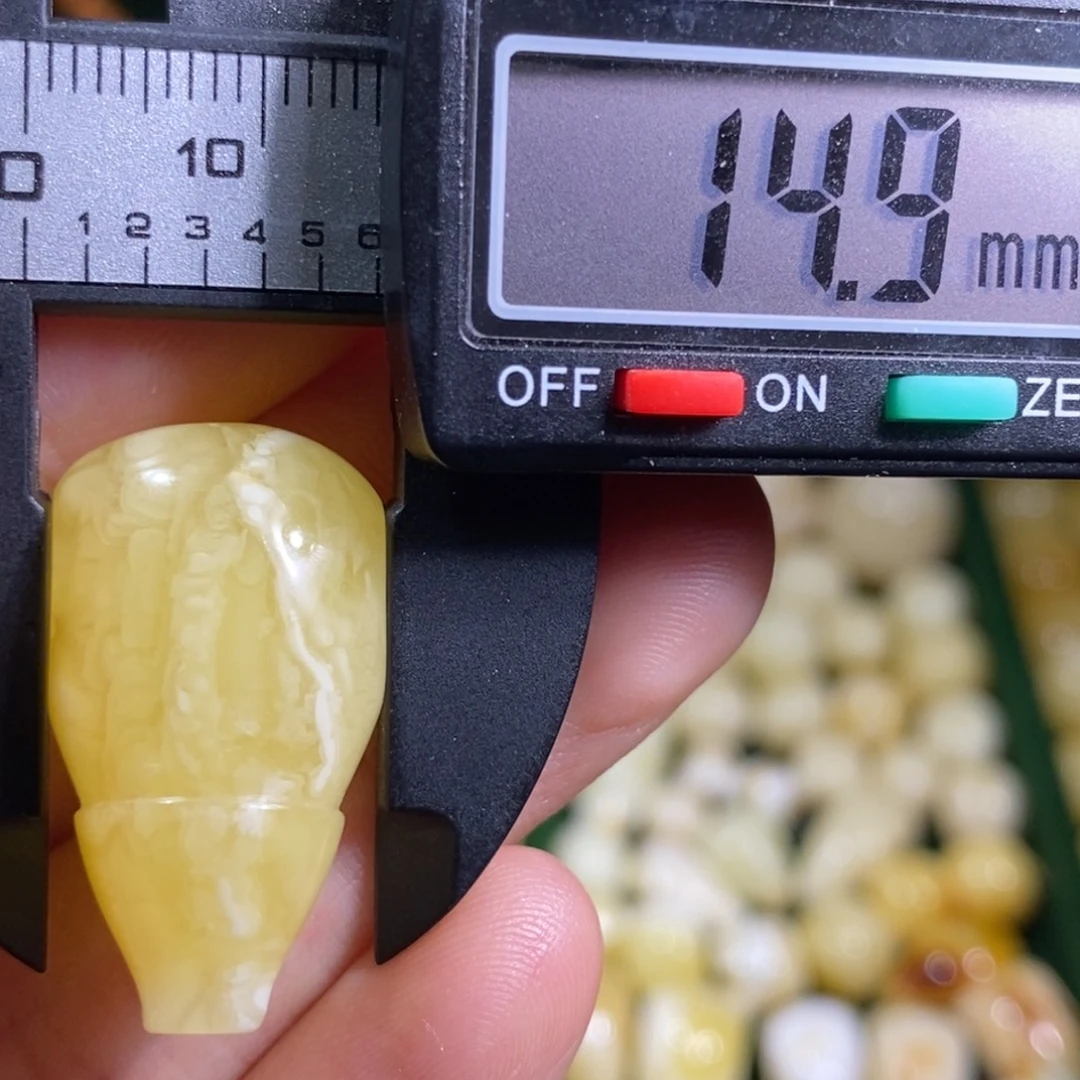 蜜蜡未镶嵌裸石微瑕