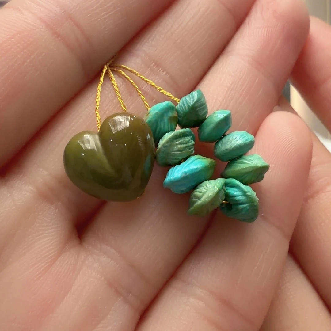 绿松石未镶嵌颈饰