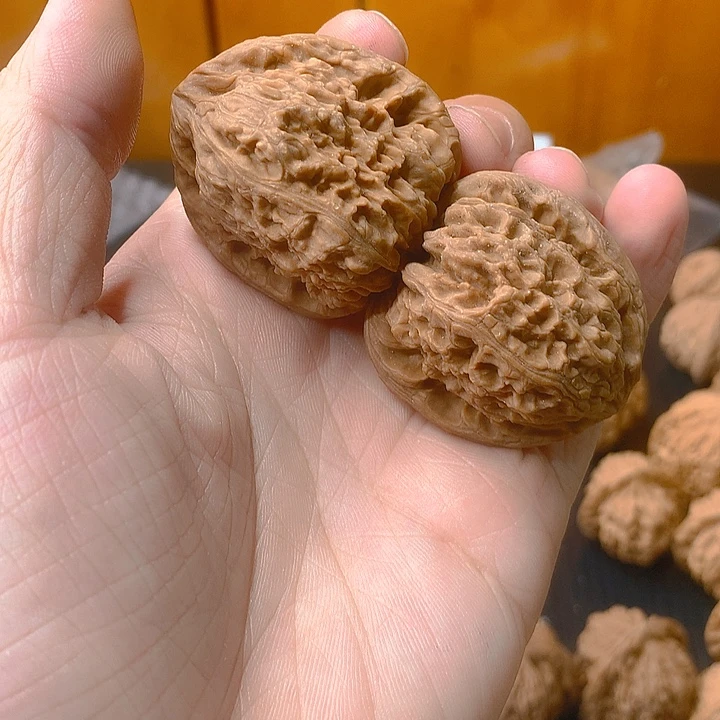 袭***文玩核桃吊坠39 三角南疆石 有浮黄