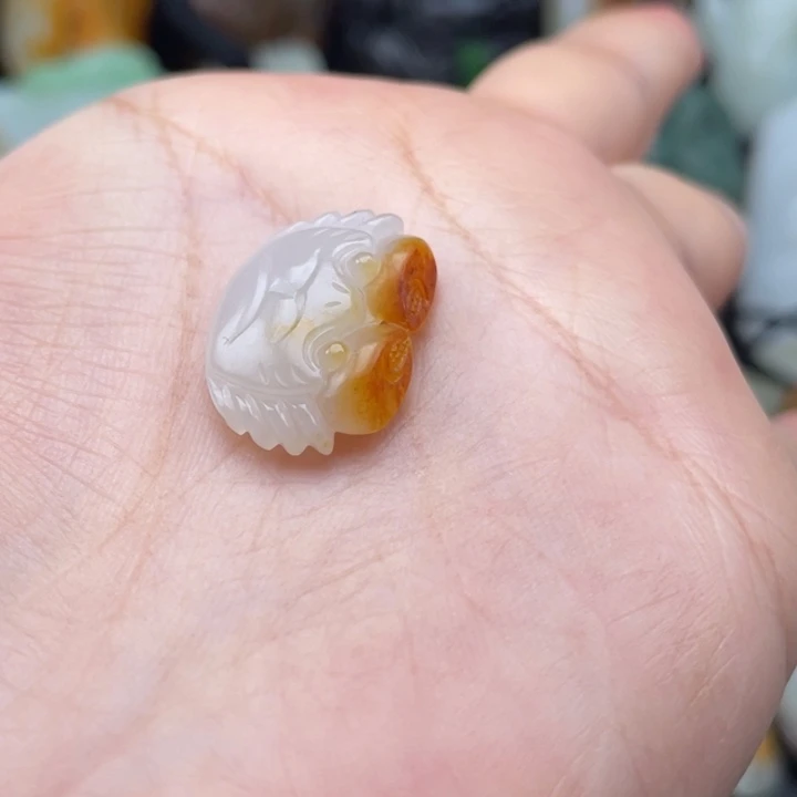 可***心和田玉未镶嵌颈饰