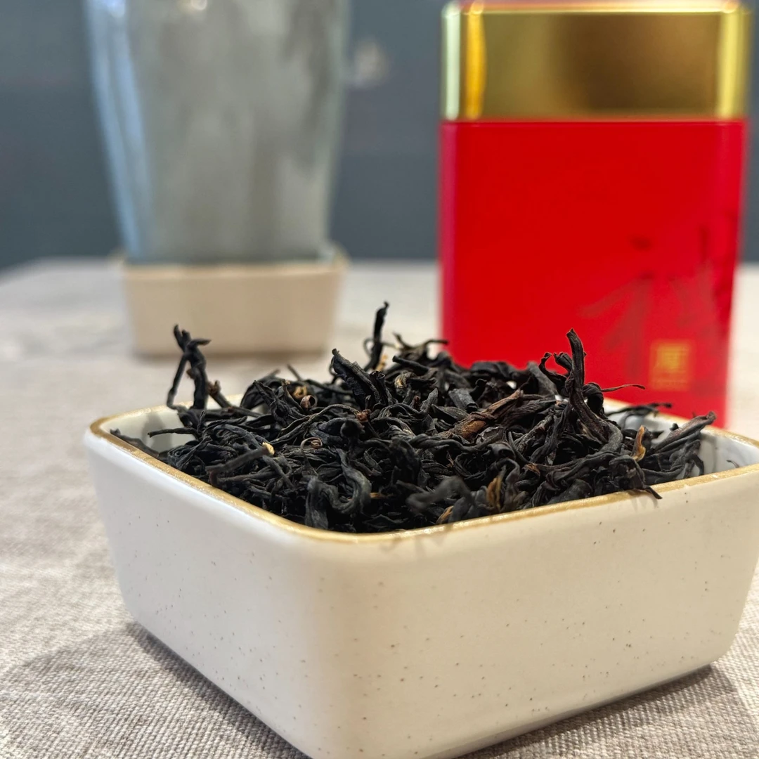 云南古树红，野花香果香焦糖香，汤感厚重饱满，层次丰富喉韵深远