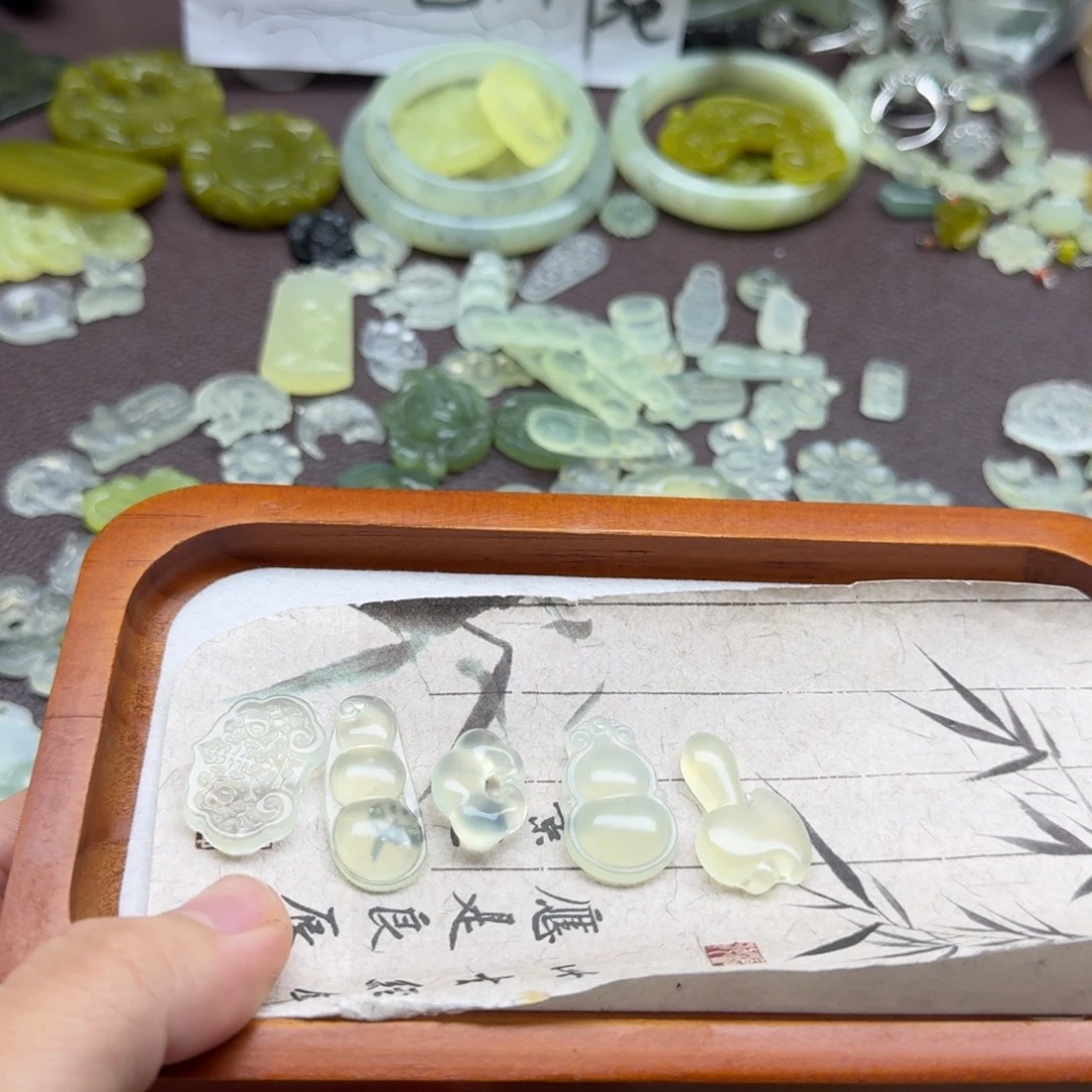 雪***心蛇纹石玉合金颈饰