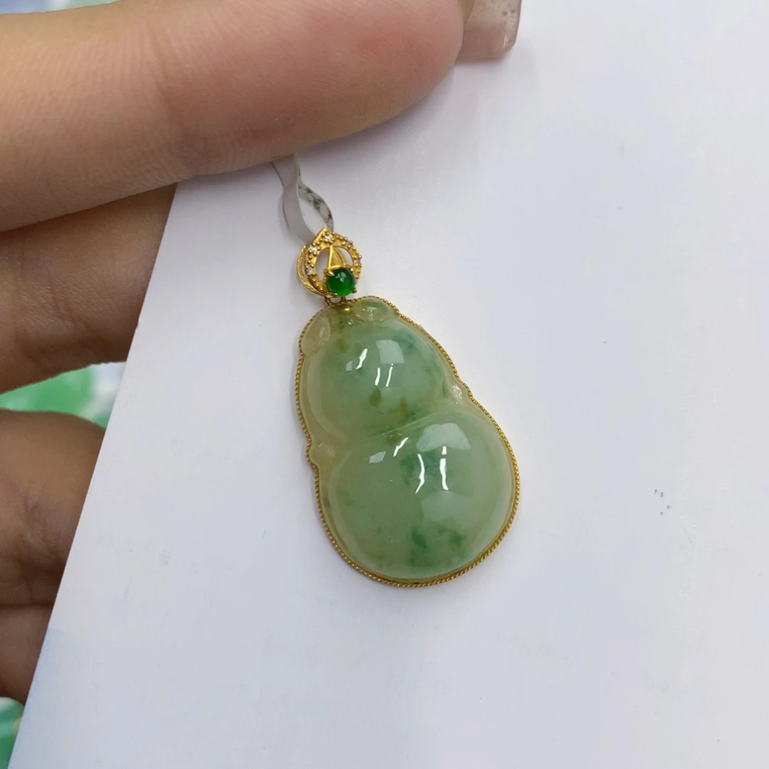 翡翠18K金镶嵌颈饰翡翠