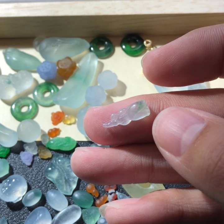 定制翡翠未镶嵌挂件