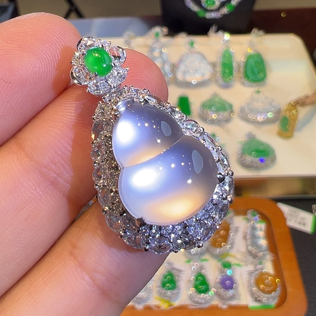 翡翠18K金镶嵌颈饰